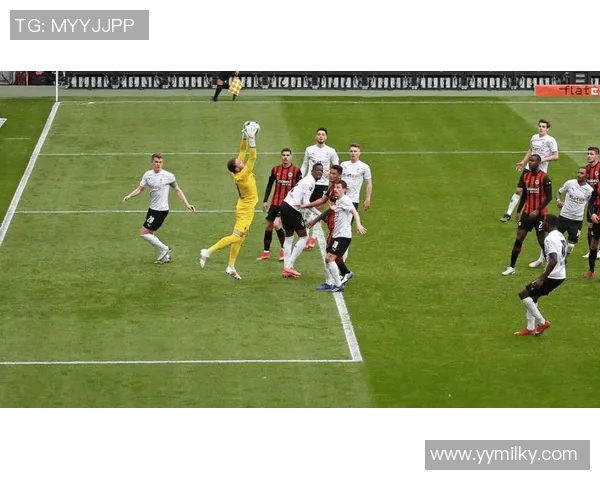 圣保利与法兰克福激战正酣比分结果揭晓引发球迷热议 圣保利与法兰克福激战正酣比分结果揭晓引发球迷热议