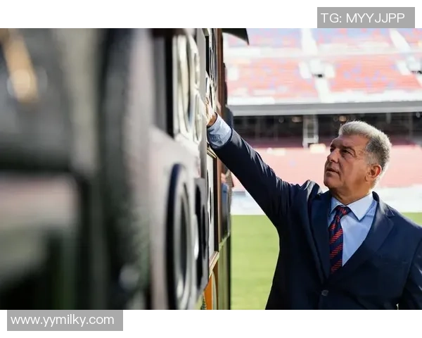 巴萨高管:市政府对诺坎普工程发展很满足,估计22日能够回归 巴萨高管:市政府对诺坎普工程发展很满足,估计22日能够回归